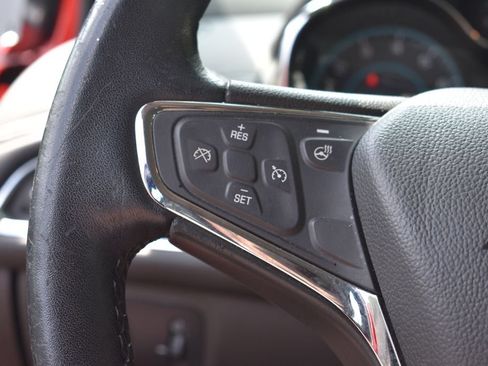 Used 2018 Chevrolet Cruze Premier FWD image 14