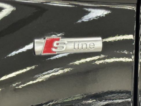 Used 2025 Audi Q5 Prestige w/ Prestige Package image 19