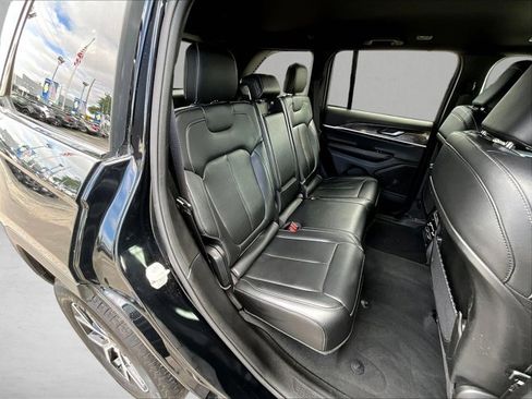 Used 2024 Jeep Grand Cherokee Limited image 28