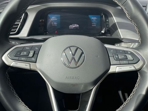 Used 2025 Volkswagen Atlas Cross Sport SE image 30