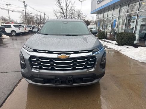 Used 2025 Chevrolet Equinox LT image 3