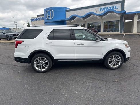 Used 2018 Ford Explorer XLT w/ Equipment Group 202A AWD/4WD image 4