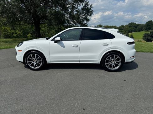 New 2025 Porsche Cayenne Coupe image 2