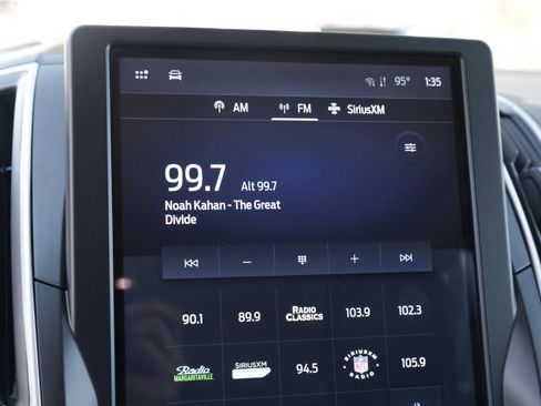 Used 2024 Ford Edge SEL image 23