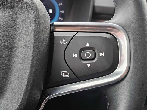 Certified 2025 Volvo XC40 B5 Core image 21