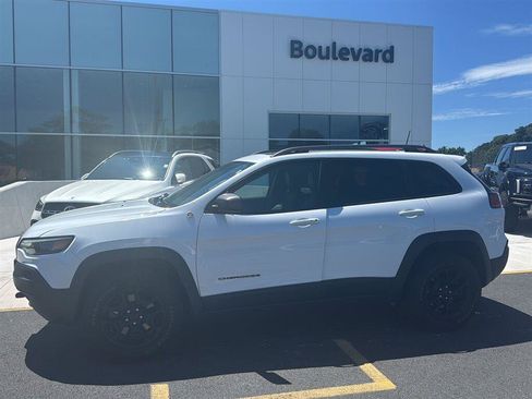 Used 2019 Jeep Cherokee Trailhawk AWD/4WD image 15