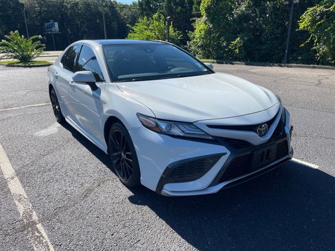 Used 2022 Toyota Camry XSE FWD image 1