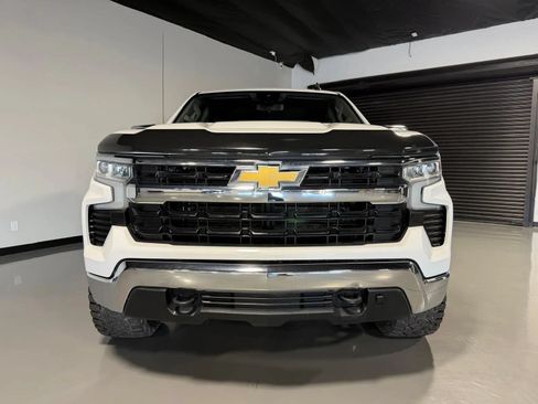Used 2022 Chevrolet Silverado 1500 LT AWD/4WD image 2