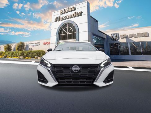 Used 2025 Nissan Altima 2.5 SV FWD image 10