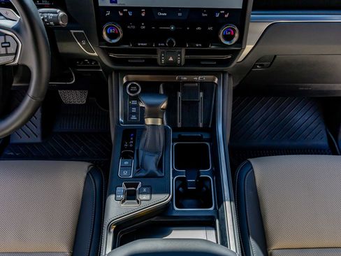 Used 2025 Lexus GX 550 image 28