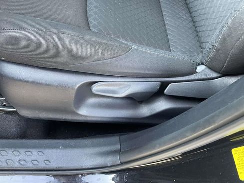 Used 2021 Toyota C-HR LE image 28