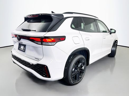 New 2026 Volkswagen Tiguan SE R-Line image 7