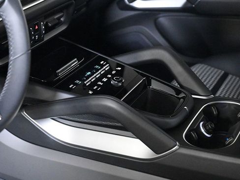 Certified 2025 Porsche Cayenne GTS image 17