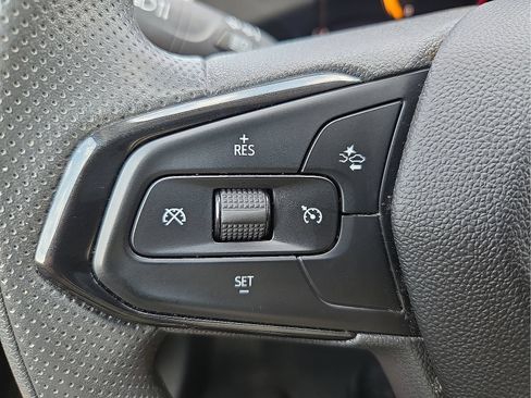 Used 2025 Chevrolet Trax LT FWD image 19