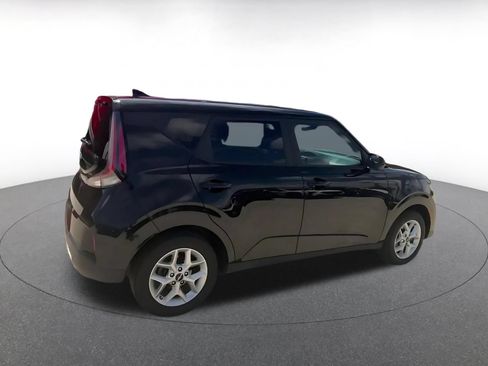 Used 2025 Kia Soul LX w/ LX Technology Package FWD image 15
