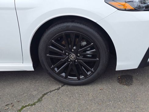 Used 2023 Toyota Camry SE image 2