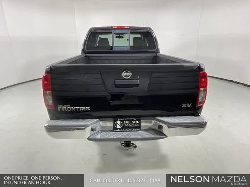 Used 2014 Nissan Frontier SV image 9
