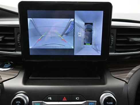 Used 2020 Ford Explorer Limited w/ Class III Trailer Tow Package image 3