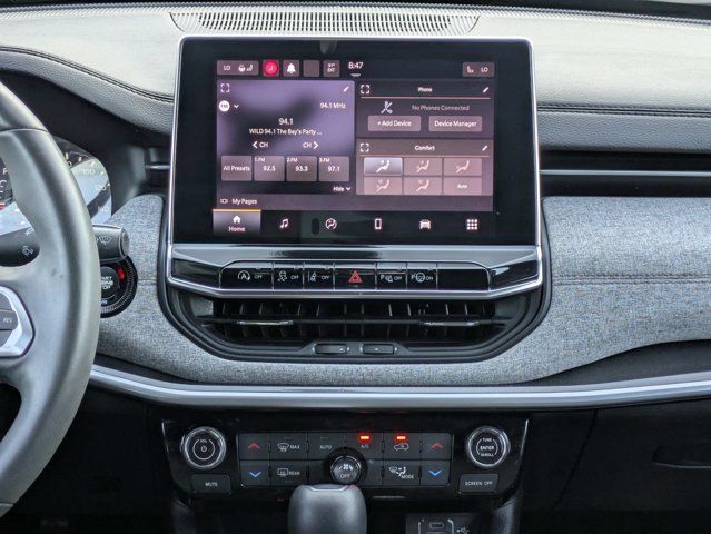 Certified 2023 Jeep Compass Latitude w/ Sun and Sound Group AWD/4WD image 19