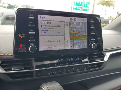 Used 2022 Toyota Sienna XSE image 28