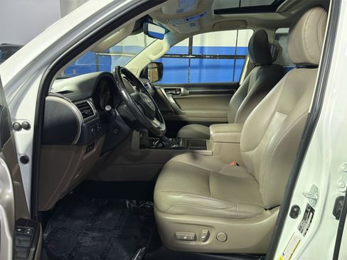 Used 2020 Lexus GX 460 Premium w/ Premium Package AWD/4WD image 24