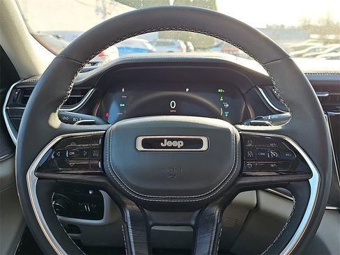 Used 2022 Jeep Grand Cherokee Overland image 21