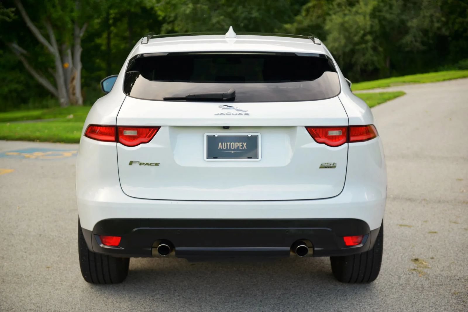 Used 2018 Jaguar F-PACE Premium AWD/4WD image 16