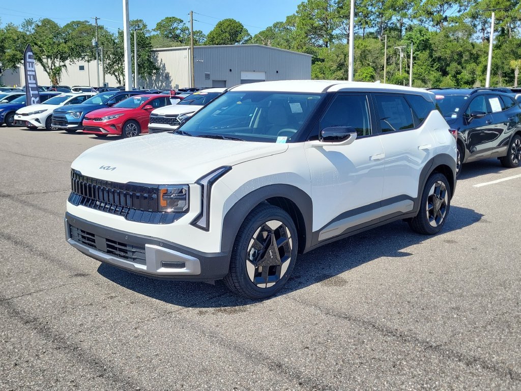 New 2027 Kia Seltos S FWD image 3