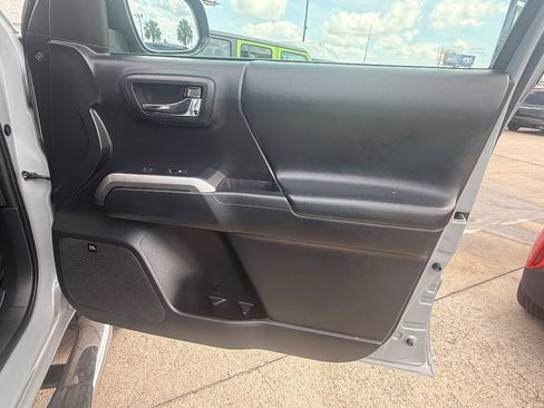 Used 2019 Toyota Tacoma SR image 18