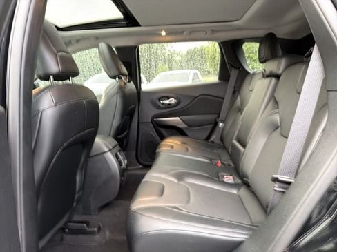 Used 2022 Jeep Cherokee Limited AWD/4WD image 13