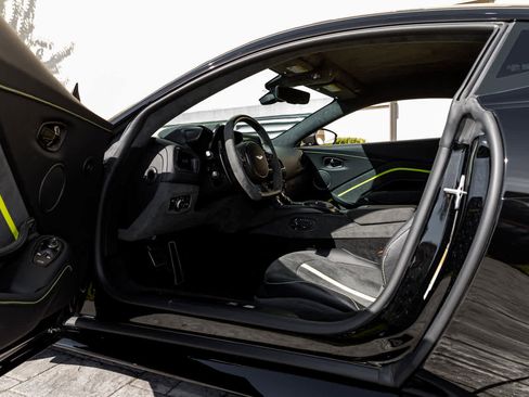 Used 2023 Aston Martin V8 Vantage Coupe image 3