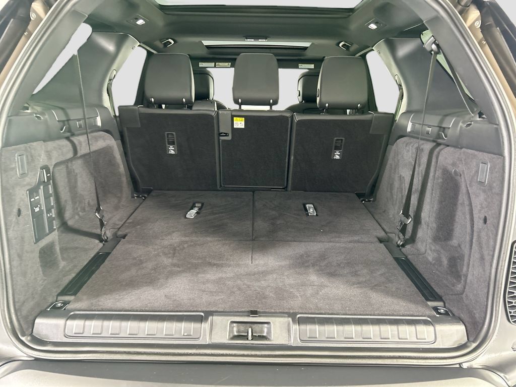 Certified 2025 Land Rover Discovery S AWD/4WD image 27
