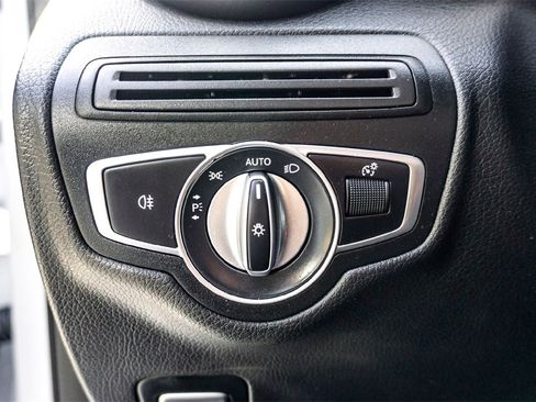 Used 2022 Mercedes-Benz GLC 300 4MATIC image 16