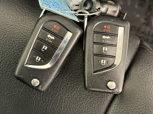 Used 2022 Toyota Camry SE FWD image 35