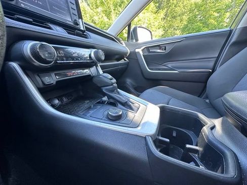 Used 2022 Toyota RAV4 XLE w/ Carpet Mat Package (TMS) AWD/4WD image 15