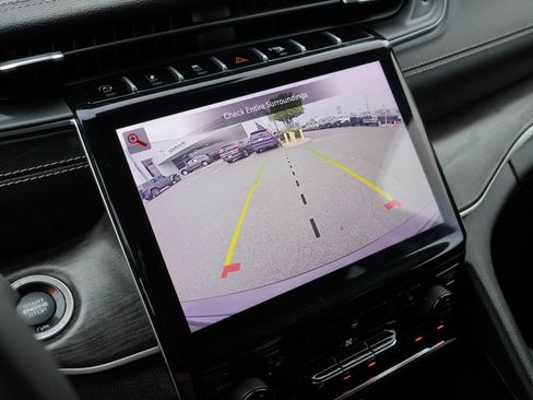 Used 2022 Jeep Grand Cherokee Limited image 15