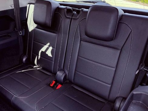 Used 2021 Volkswagen Tiguan SE image 12