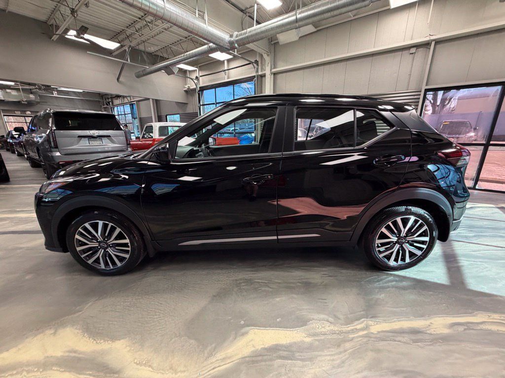 Used 2023 Nissan Kicks SR FWD image 34