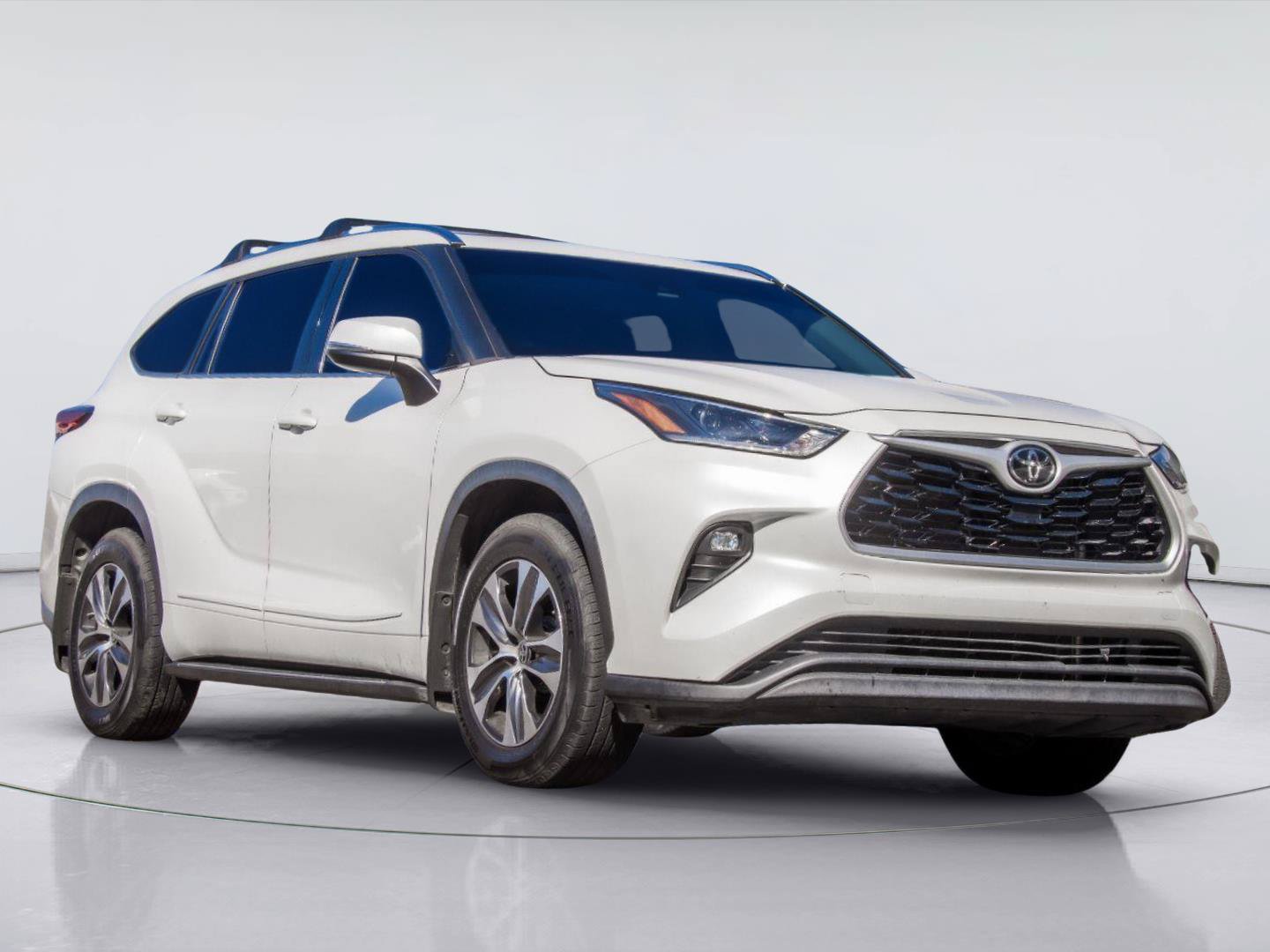 Used 2021 Toyota Highlander XLE FWD image 1
