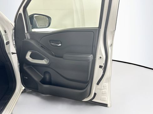 Used 2024 Nissan Frontier SL w/ Technology Package image 31