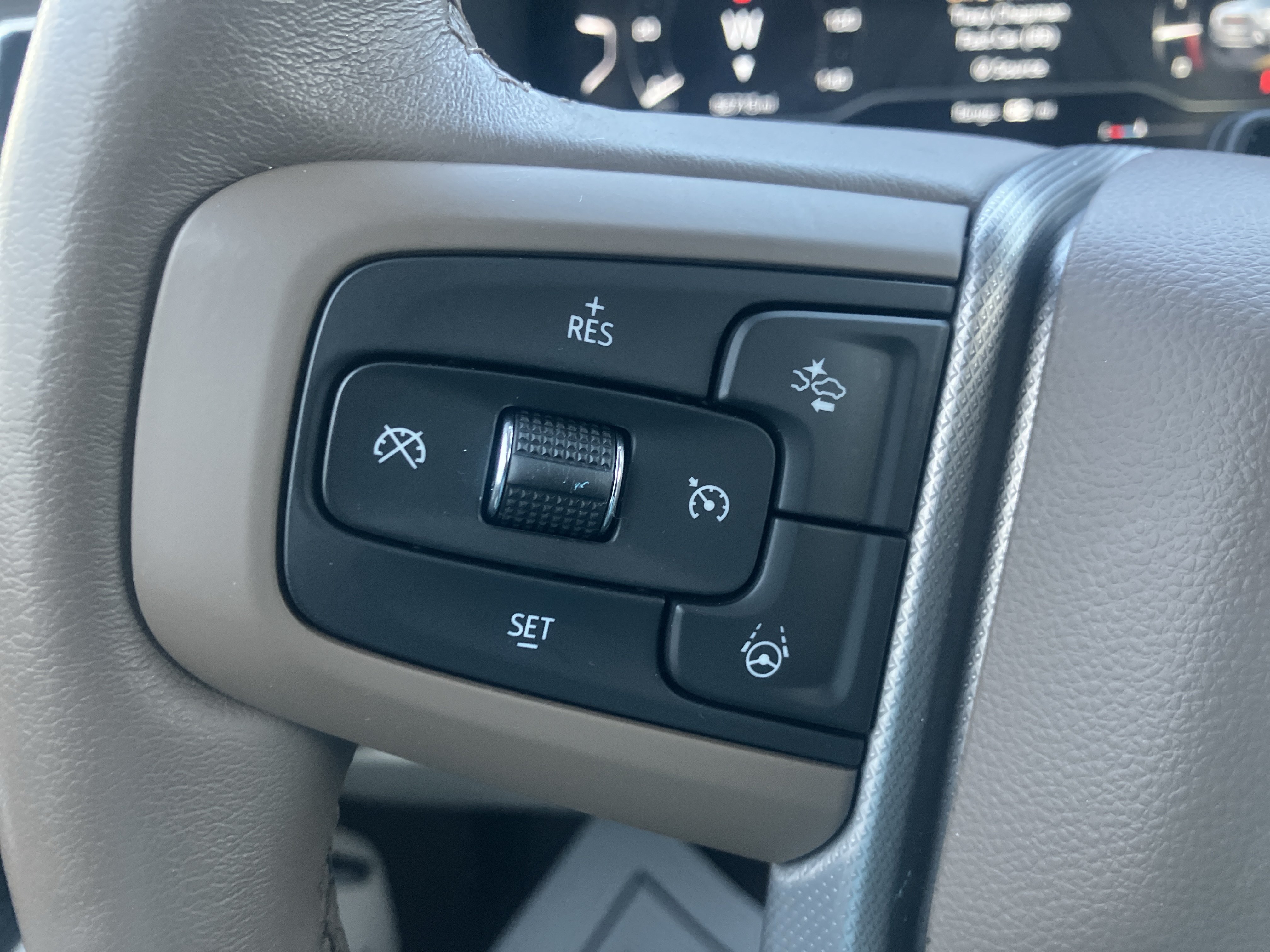 Used 2023 GMC Yukon Denali w/ Advanced Technology Package AWD/4WD image 26