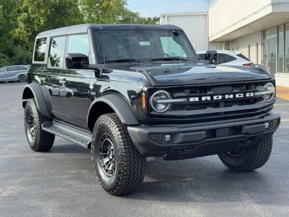 New 2026 Ford Bronco Outer Banks w/ Sasquatch Package