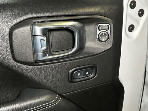 Used 2022 Jeep Wrangler Unlimited Sahara w/ Cold Weather Group image 19