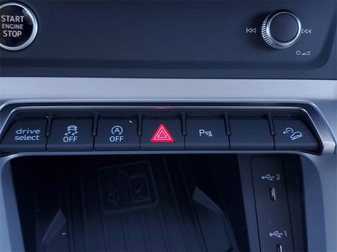 Used 2024 Audi Q3 2.0T Premium Plus image 32