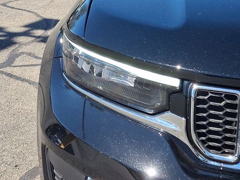 Used 2024 Jeep Grand Cherokee Overland AWD/4WD image 9