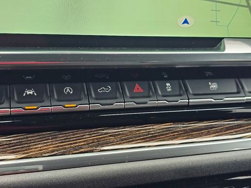 Certified 2025 GMC Sierra 1500 SLE w/ Preferred Package image 25