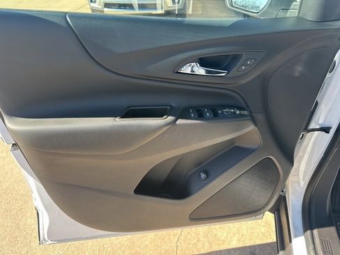 Certified 2024 Chevrolet Equinox LT image 9