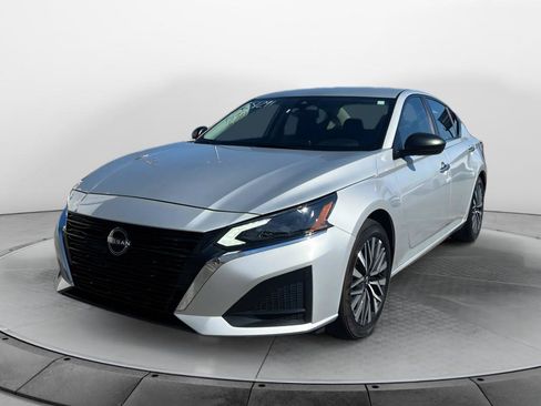 Used 2024 Nissan Altima 2.5 SV FWD image 7