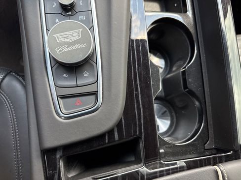 Used 2023 Cadillac Escalade ESV V AWD/4WD image 14