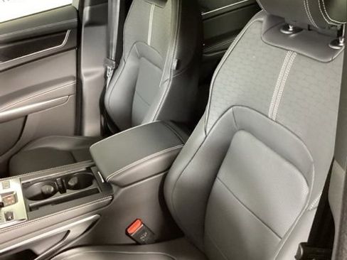 Certified 2025 Jaguar F-PACE R-Dynamic S image 10